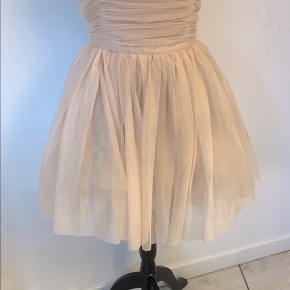 Forever 21 Strapless Nude Tulle Mini Dress Size Small Ruched Bodice Cocktail - Picture 3 of 7
